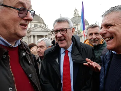 Landini è un leader sindacale o politico? Parla di pace anziché di salari e esclude i partiti: cosa è successo