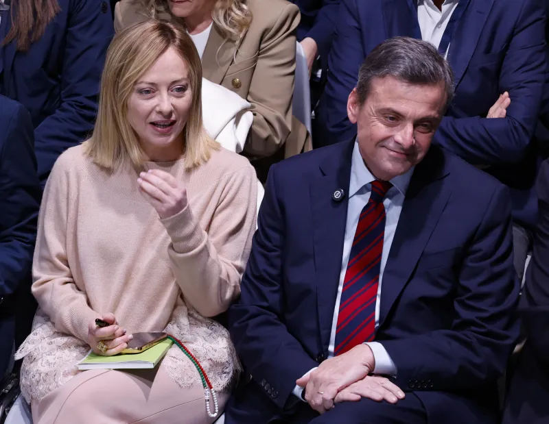 "Meloni fa bene": Calenda difende la premier da Conte e Schlein