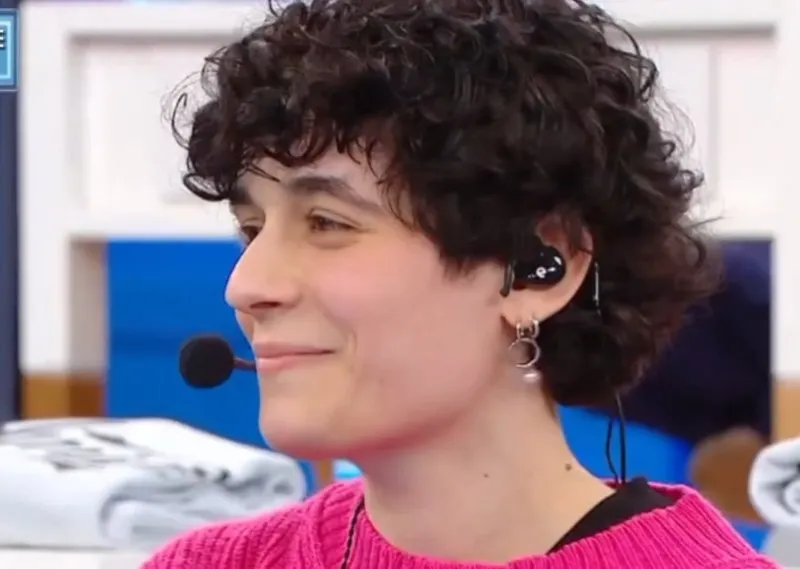 Senza Cri e Antonia stanno insieme? La foto della cantante eliminata da Amici scatena il gossip