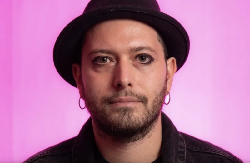 Il Cervello torna con “Stringimi Forte”: fiati e punk-rock per raccontare l’assenza