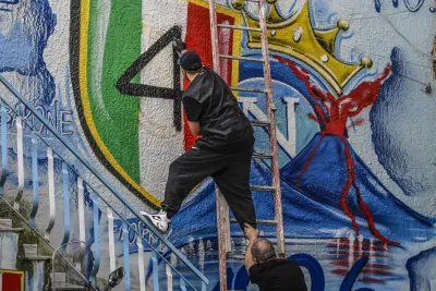 Lo scudetto del Napoli visto dai politici, Centinaio (Lega): "La festa non può far dimenticare i problemi della città"