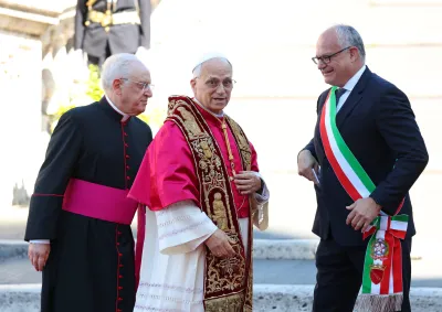 Papa Leone XIV si insedia a San Giovanni: “Sono con voi e per voi romano”