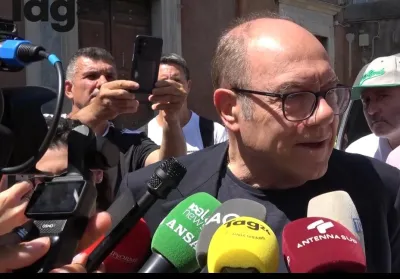 Funerali di Alvaro Vitali, il ricordo di Carlo Verdone: "Mi ha fatto un regalo recitando nella serie tv"