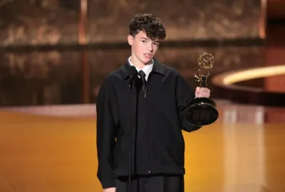 Owen Cooper, protagonista di Adolescence, è il più giovane vincitore maschile di un Emmy