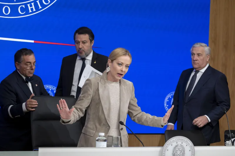 Manovra, scontro tra alleati: il centrodestra litiga per i voti, non per i conti