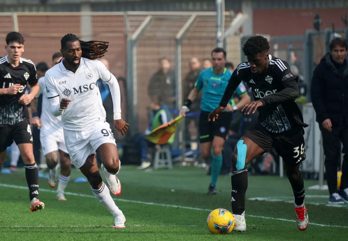 Le probabili formazioni di Napoli-Como: Conte ritrova Hojlund e Rrahmani dal 1'