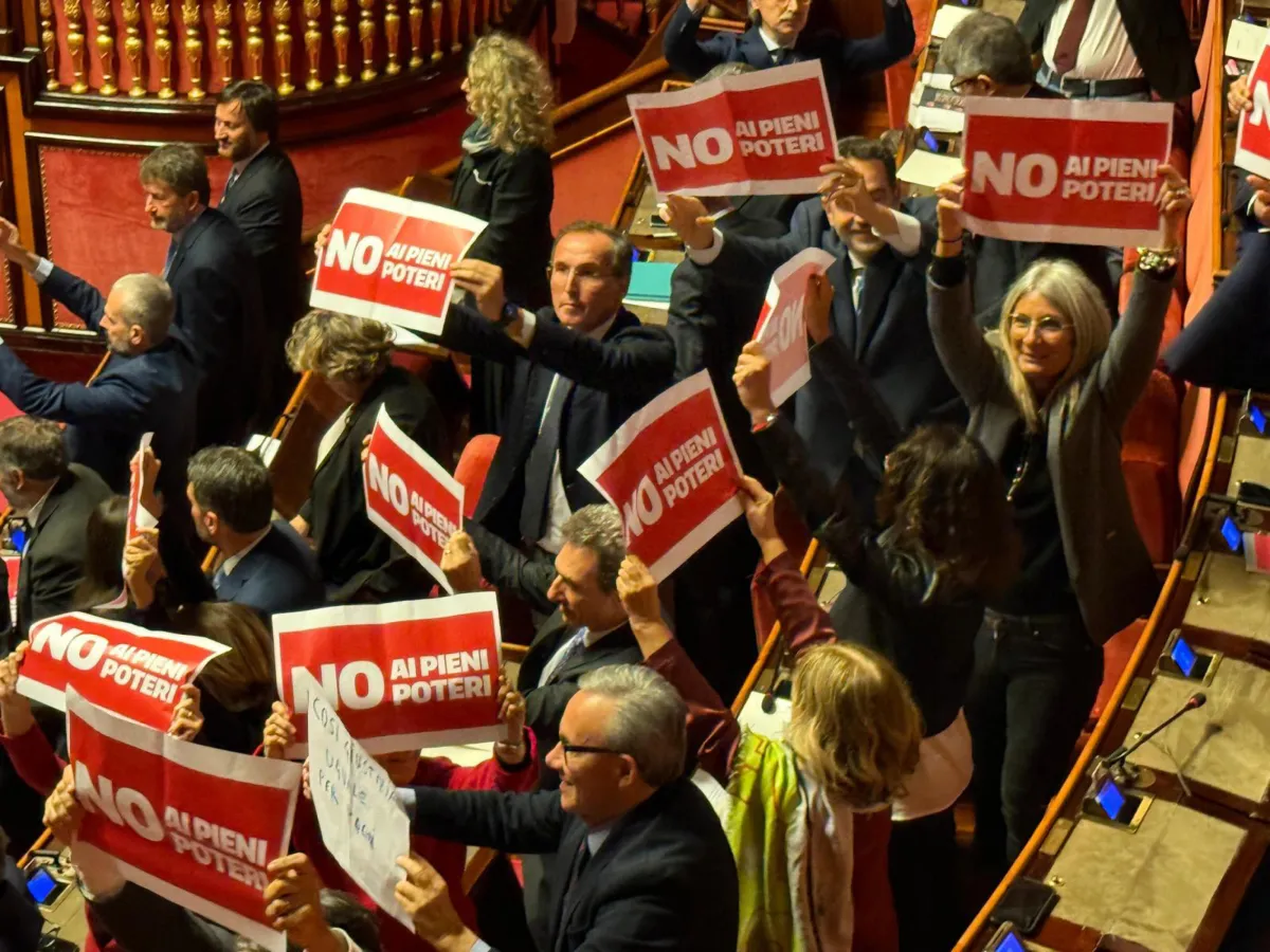 Il centrodestra approva la riforma della magistratura, la sinistra indignata collettiva: "All'armi son fascisti!"