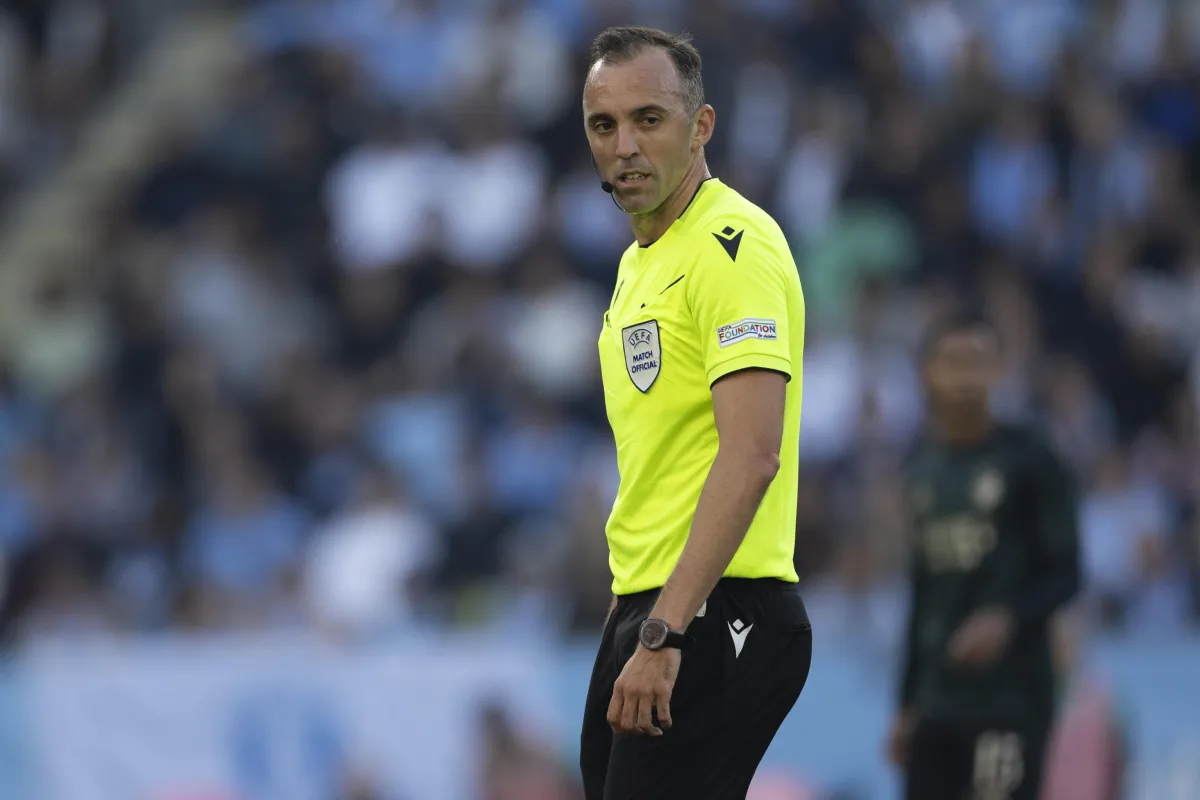 Champions League 2025: chi arbitra Napoli - Eintracht e Juventus - Sporting Lisbona?