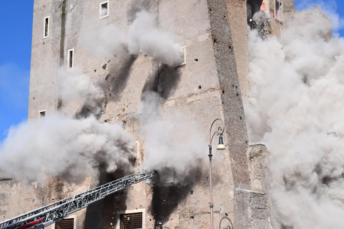 Crollo della Torre dei Conti a Roma: cos'è successo e quanti sono i feriti | VIDEO