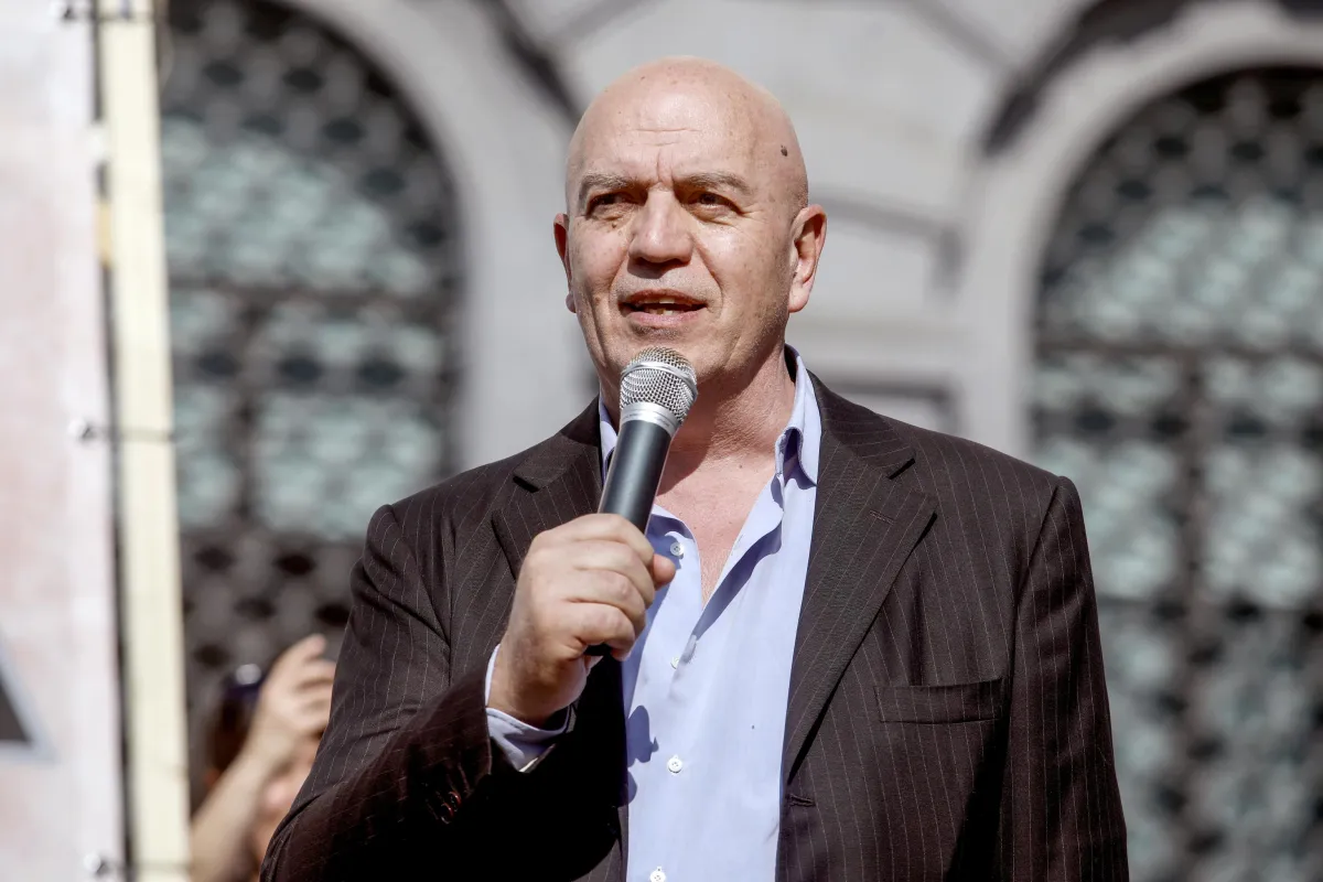 Venezuela, Marco Rizzo: "Tra Maduro e i petrolieri messi dagli Usa scelgo Maduro"