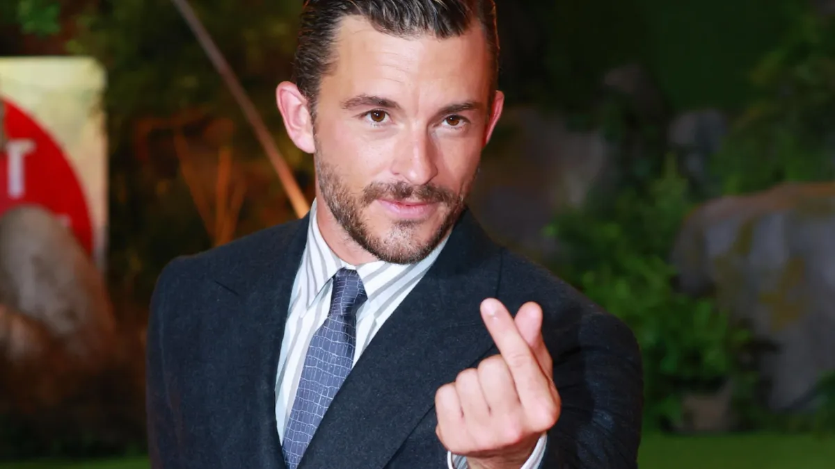 Jonathan Bailey, il coming out e il fidanzato: tutto sulla vita privata dell'attore di "Bridgerton"