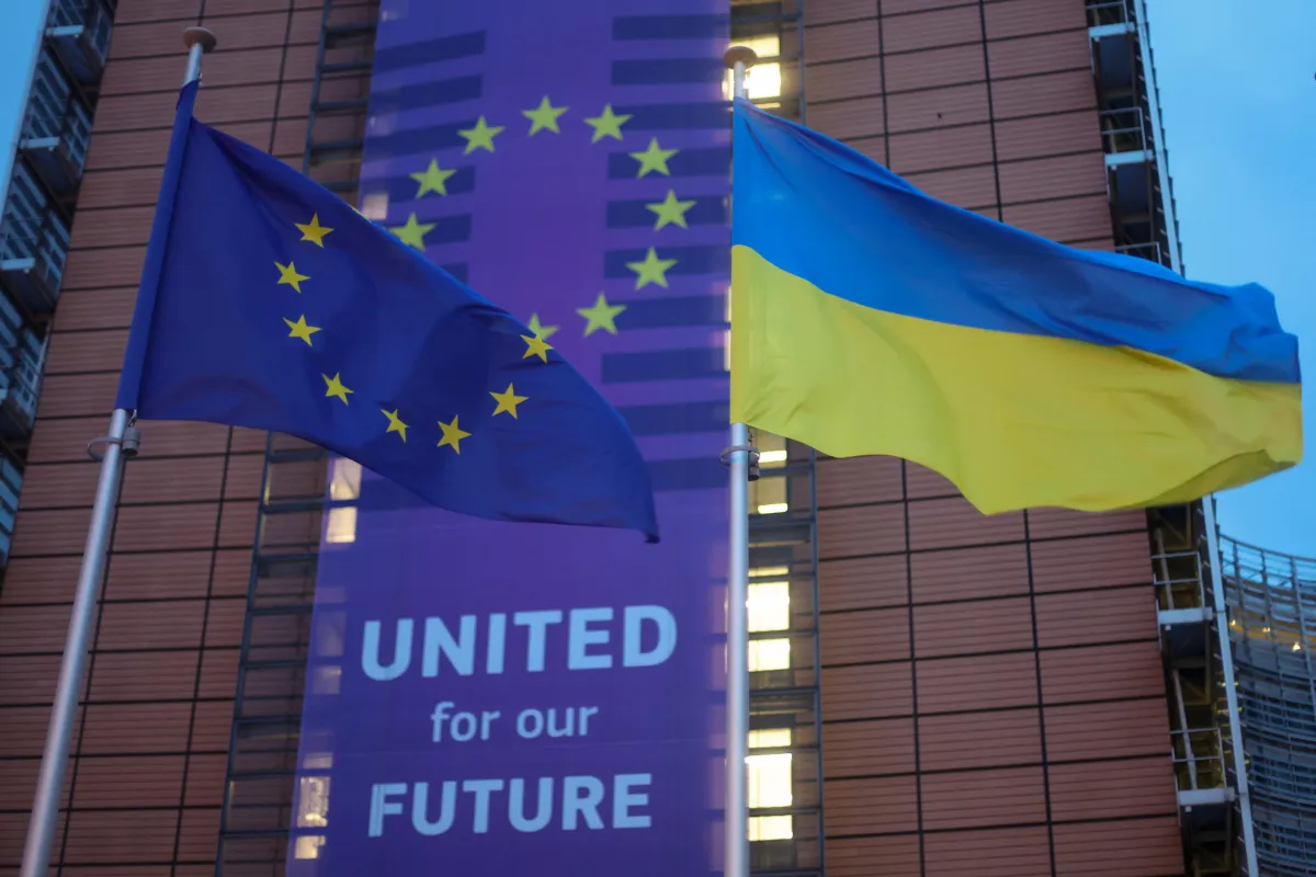 L’UE pronta a indebitarsi per finanziare l’Ucraina: i cittadini pagheranno ancora per Kiev