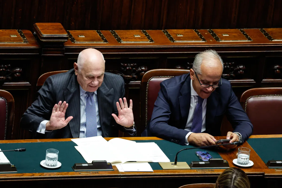 Per Travaglio, con l'arresto di Almasri in Libia, Nordio e Piantedosi hanno fatto la figura di Totò e Peppino