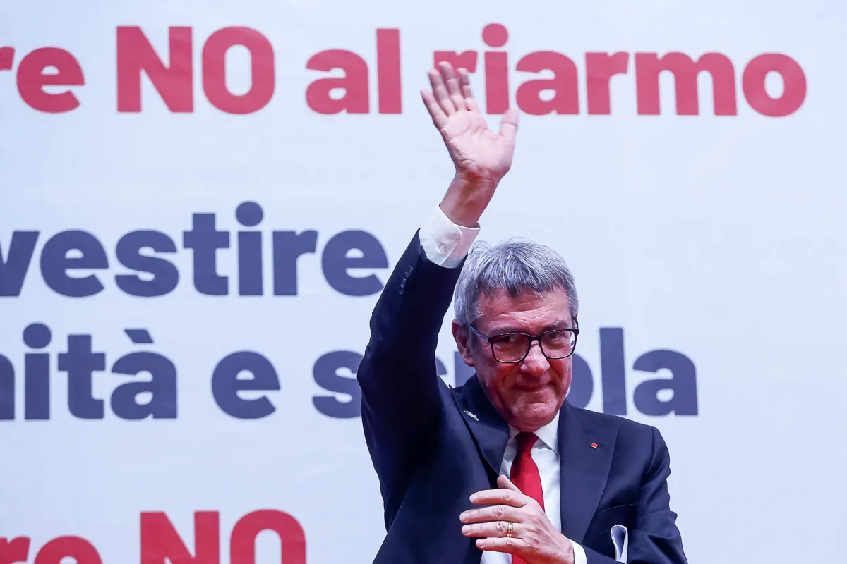 Incredibile Landini: è l'unico sindacalista a non firmare l'aumento degli stipendi 