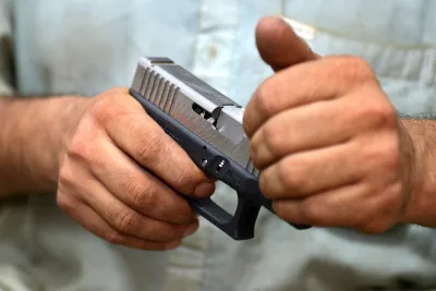 Perché il pensionato di Grignano Polesine che ha sparato ai ladri in casa sua non è stato indagato?