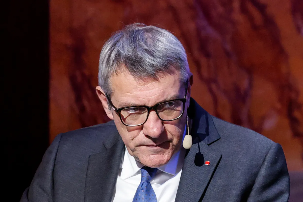 Incredibile Landini: è l'unico sindacalista a non firmare l'aumento degli stipendi 