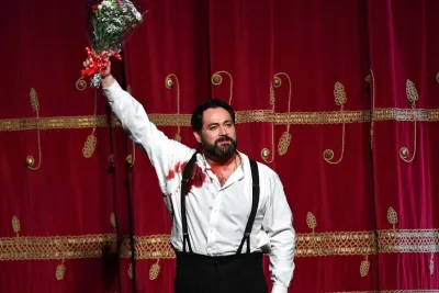 Non conta il talento, ma le idee politiche: Giuli plaude alla censura del baritono russo Abdrazakov