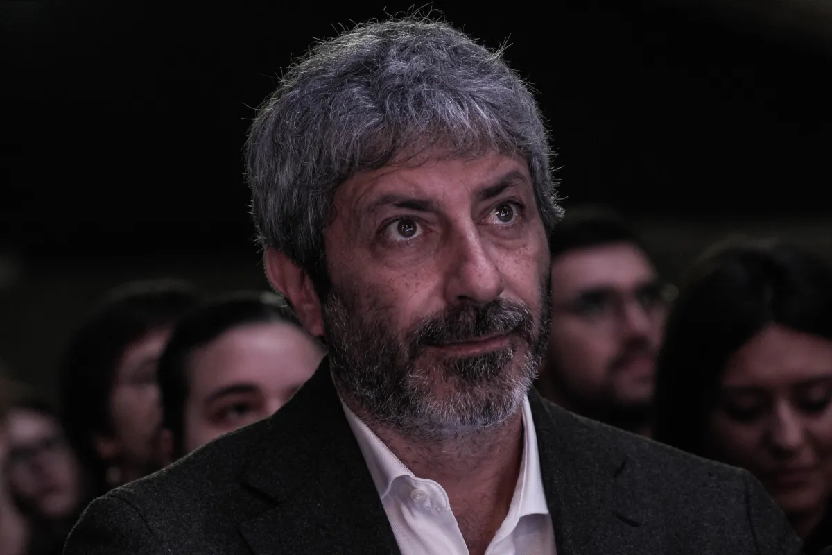 Oltre la barca anche la scorta no limits: Roberto Fico da anticasta a privilegiato