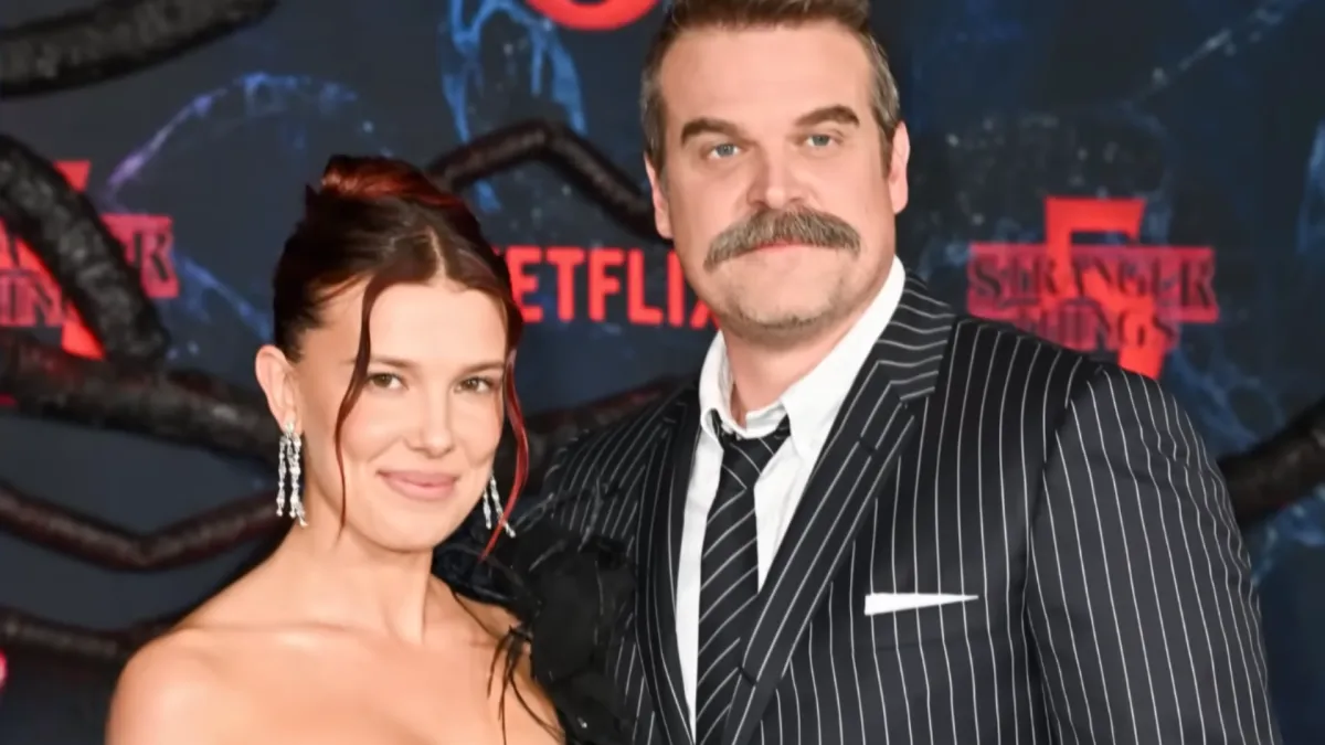 "Stranger Things", Millie Bobby Brown vs David Harbour: la parola ai Duffer