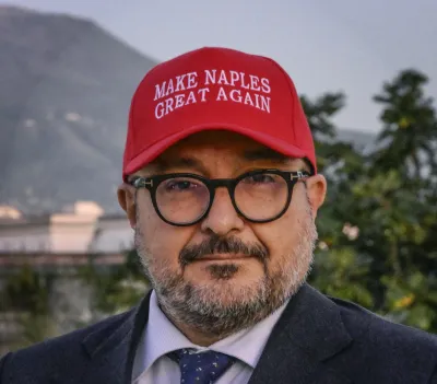 Make Sangiuliano Great Again: Roberto Fico (sulla barca) dà modo all'ex ministro di riscattarsi