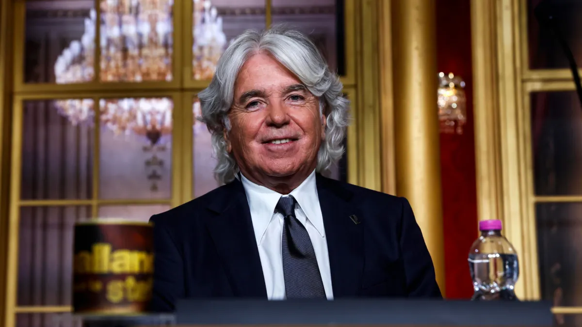 Perché Ivan Zazzaroni non si siede mai? Che malattia ha il giudice di "Ballando con le Stelle"