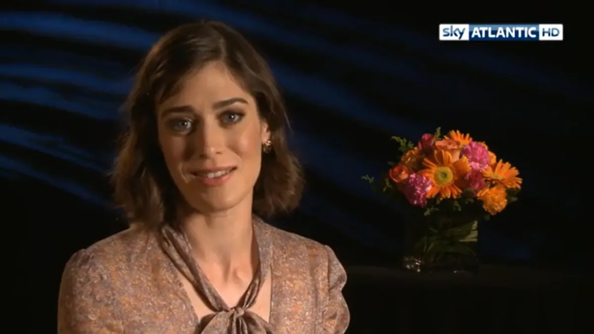 Perché Lizzy Caplan non c'è in "Now You See Me 3"? La verità dell'attrice