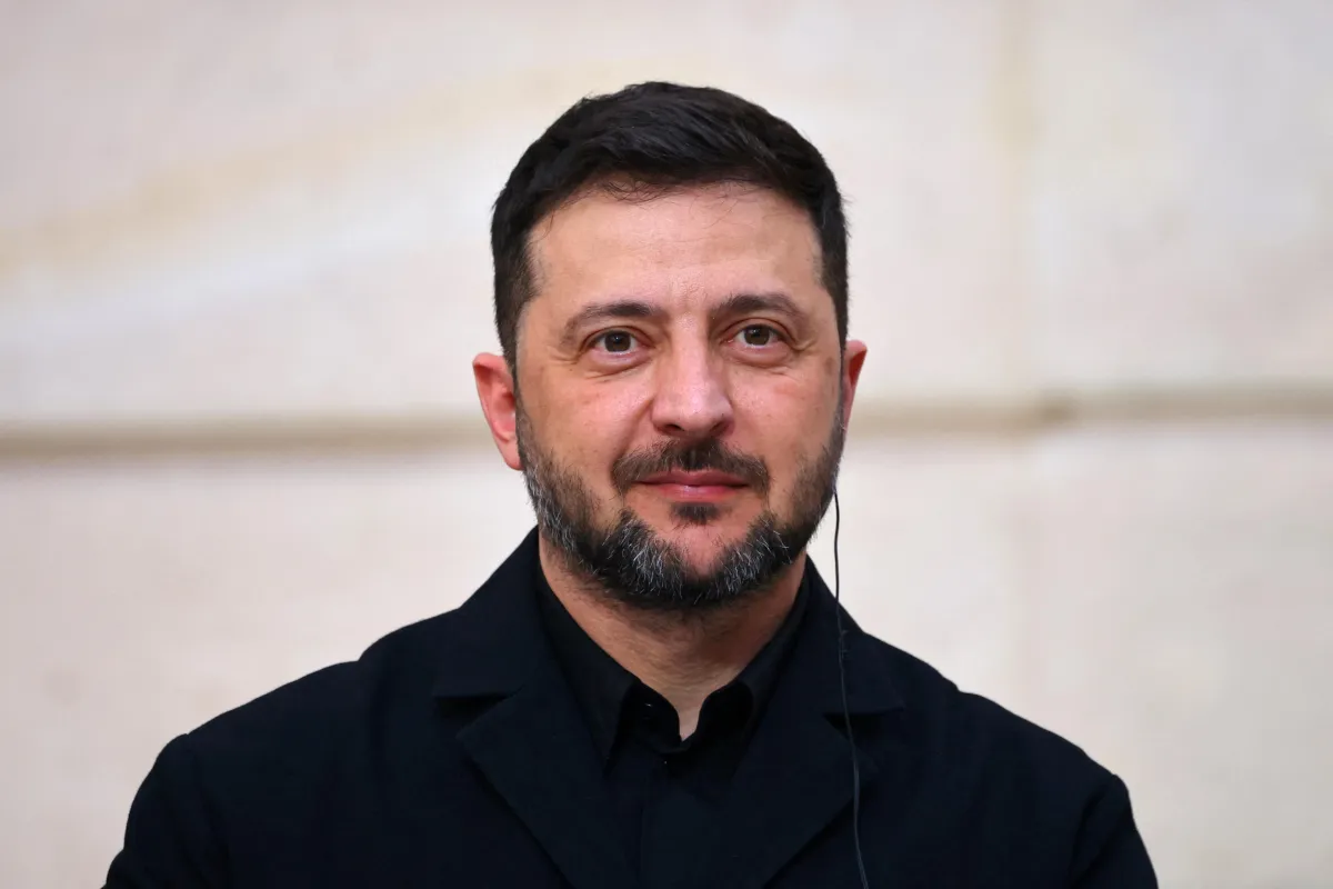 Il doppio fronte del tour europeo di Zelensky: la sfida di rassicurare gli alleati e di blindare gli aiuti all’Ucraina