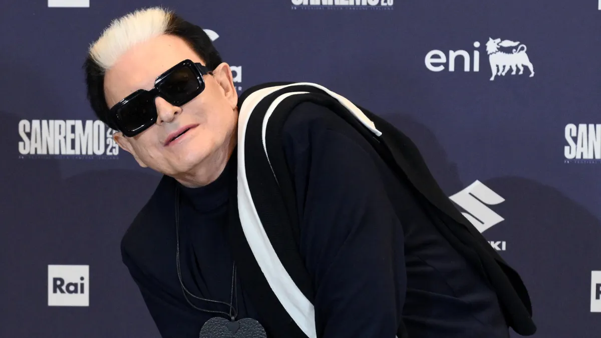 Cristiano Malgioglio perché ha un ciuffo bianco? L'aneddoto sulla strana capigliatura