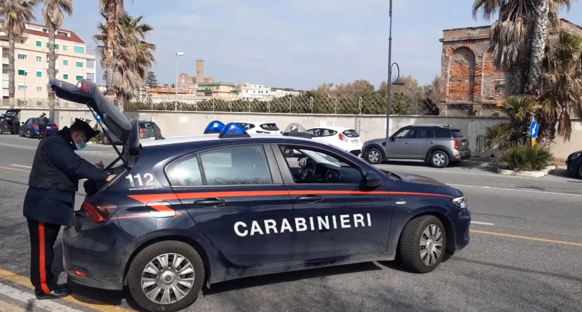 Roma, molestava una minorenne da un mese alla stazione ferroviaria di Lavinio: arrestato 24enne 