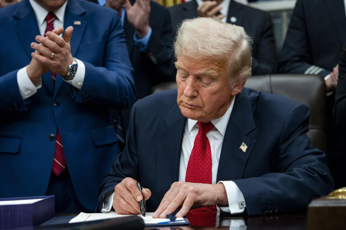 Trump firma la legge sul rilascio dei file Epstein: mossa epocale o bomba ad orologeria?