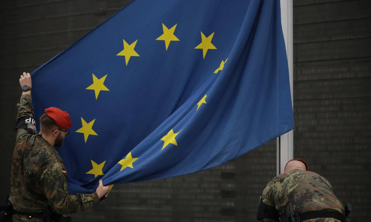 100 miliardi per lo “Schengen militare”? Cosa prevede il piano di Bruxelles oltre alla mobilità 