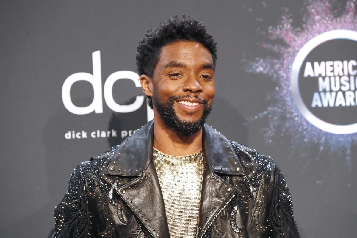 Chadwick Boseman, la stella sulla Walk of Fame a cinque anni dalla morte: ospiti e cerimonia