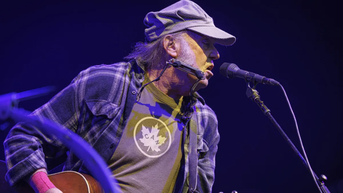 Neil Young arriva in Italia nel 2026: dai biglietti alla scaletta, i concerti a Lucca e Codroipo