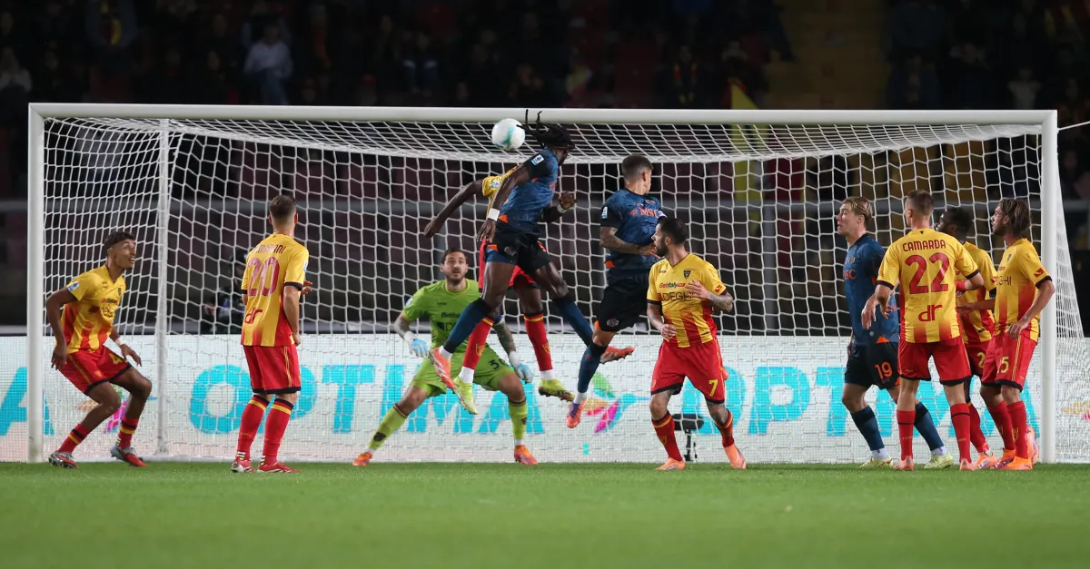 12ª giornata di Serie A: maglie dei calciatori con nomi di mamme e figlie contro la violenza sulle donne 