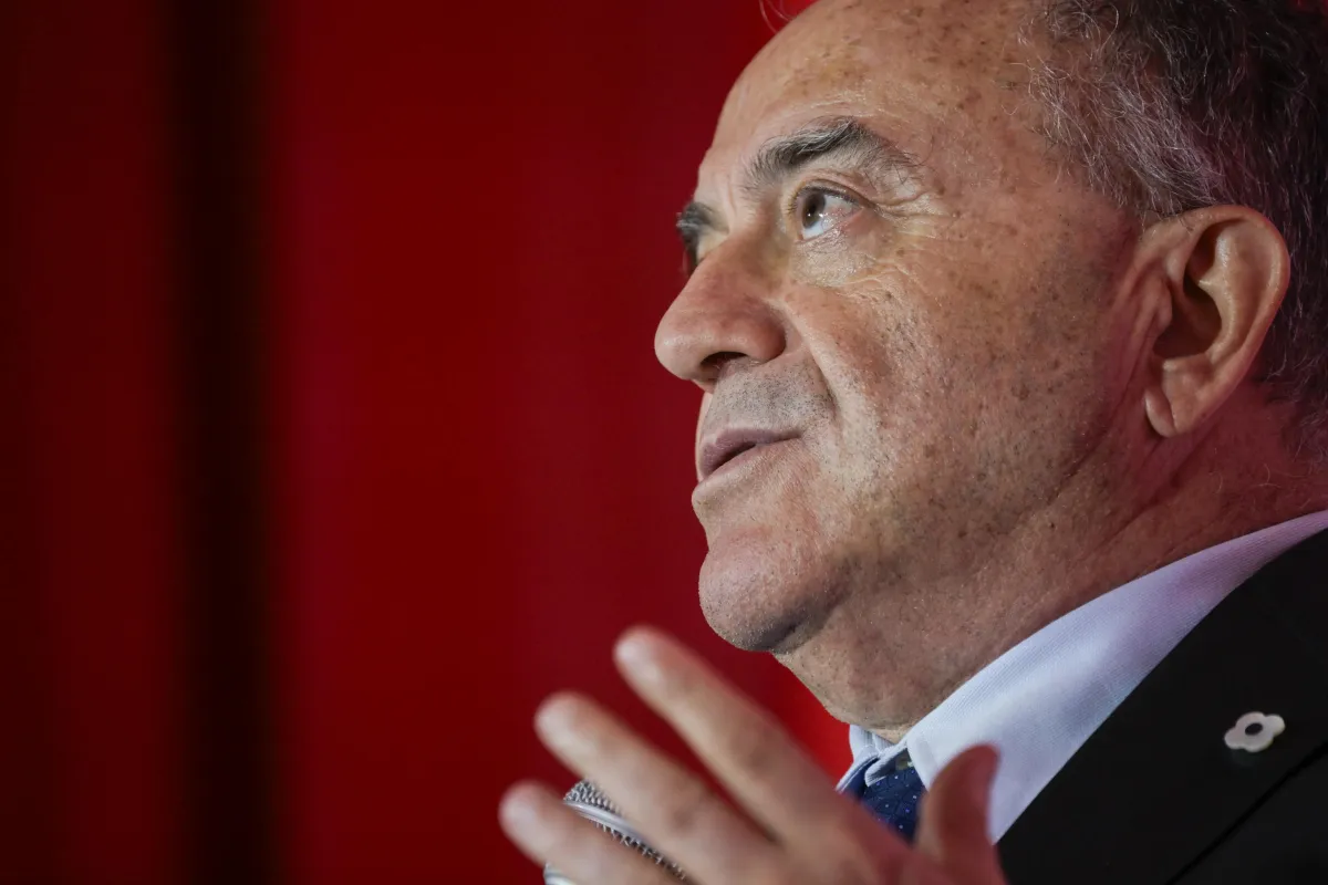 Vittorio Feltri contro Giovanni Floris e Csm per il caso-Gratteri: "Non sono intervenuti, è un intoccabile"