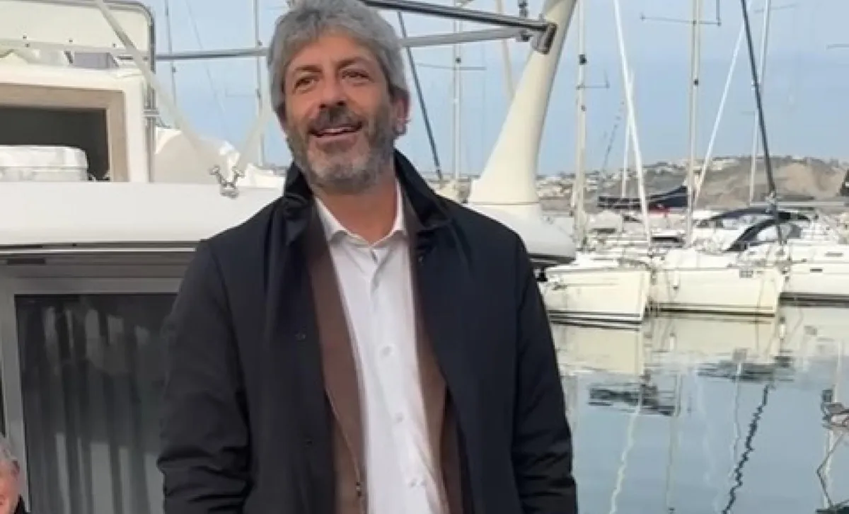 Elezioni Campania: Fico dice che non si possono prendere i cittadini per imbecilli. Ma il posto barca lui lo paga 45 euro