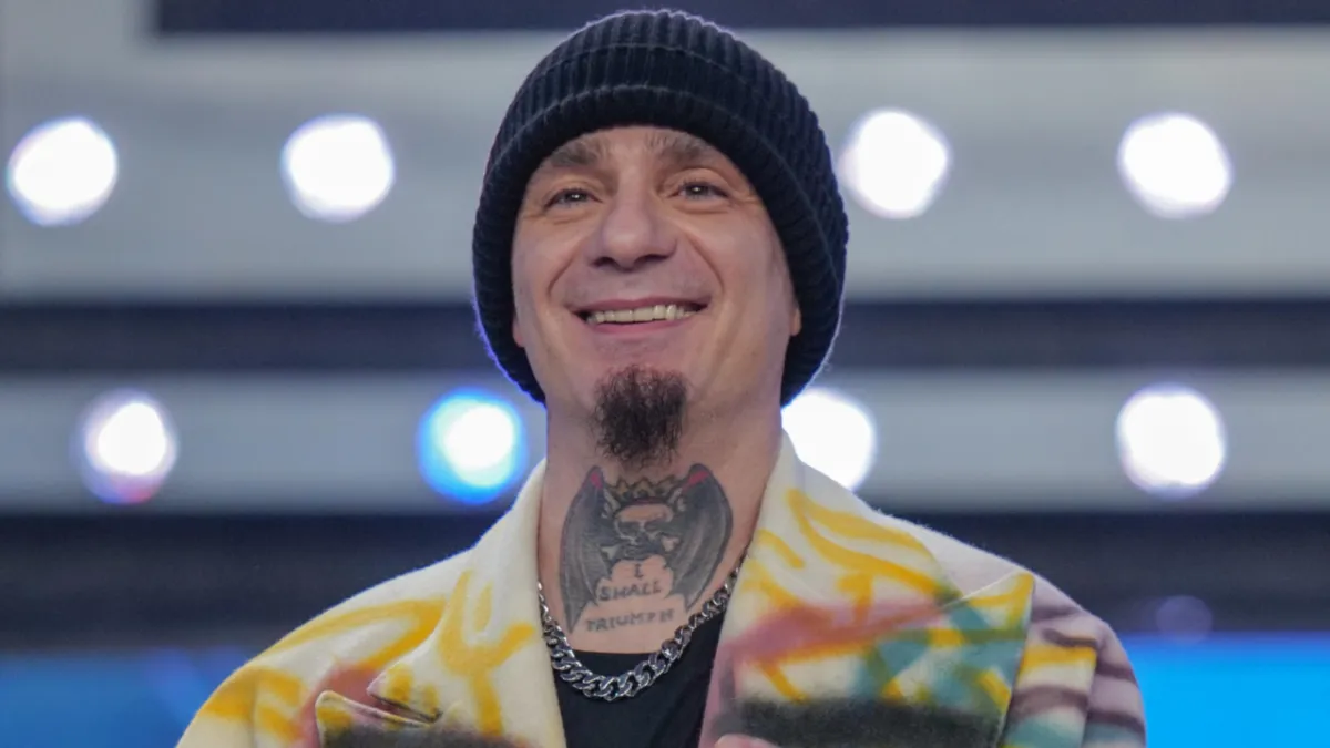 Quanti figli ha J-Ax e chi è la moglie Elaina Coker? La vita privata del rapper