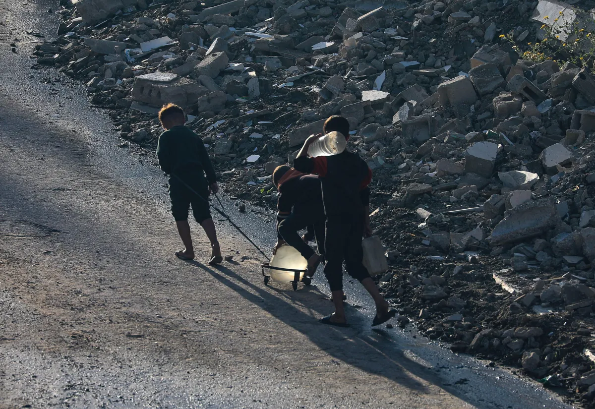 Travaglio contro Giorgia Meloni e chi ha già dimenticato i bambini di Gaza: vuole un ponte di aiuti (ma dimentica Hamas)
