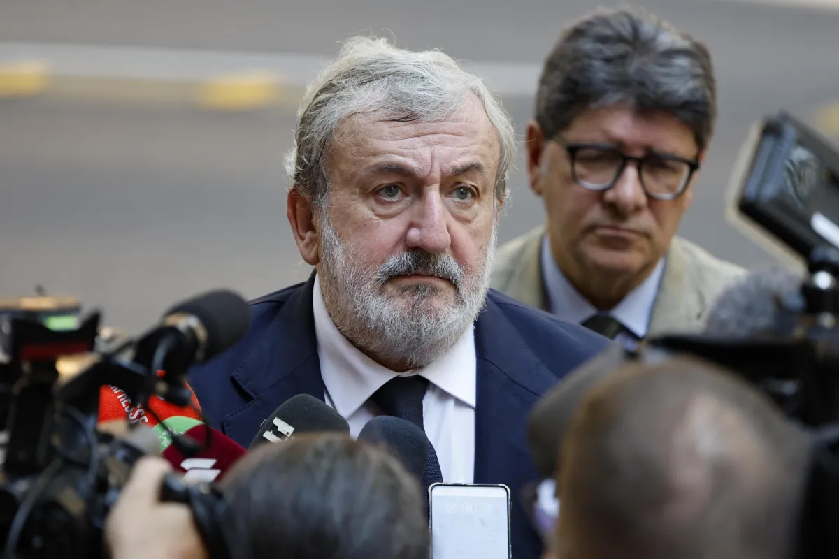 Incredibile Michele Emiliano: dopo vent'anni di politica, pretende gli "scatti di carriera" da magistrato