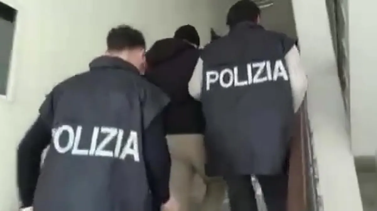 Catania, perseguita la ex fidanzata e minaccia di impiccare i suoi cani: arrestato 50enne