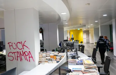 Perché il collettivo Ksa ha fatto irruzione e devastato la redazione della Stampa