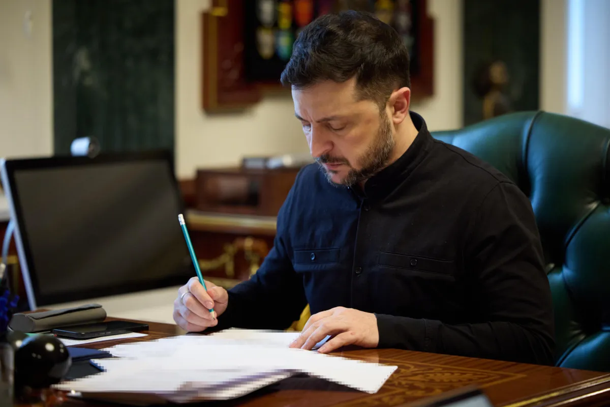 Travaglio in trincea per Putin: racconta la favola dei tre porcellini alla corte di Zelensky