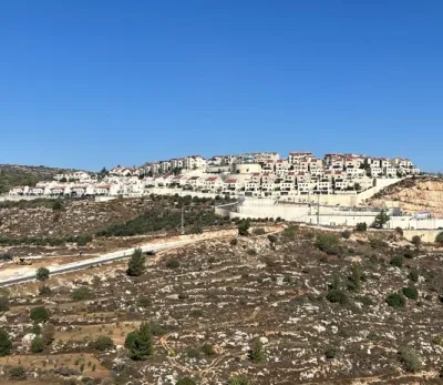 Tre volontari italiani aggrediti dai coloni in Cisgiordania: la denuncia dell'agenzia Wafa