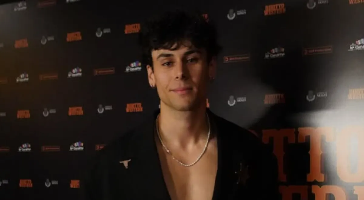 Chi è Stefano Scala, l'attore scambiato per Aka7Even all'annuncio dei Big di Sanremo 2026