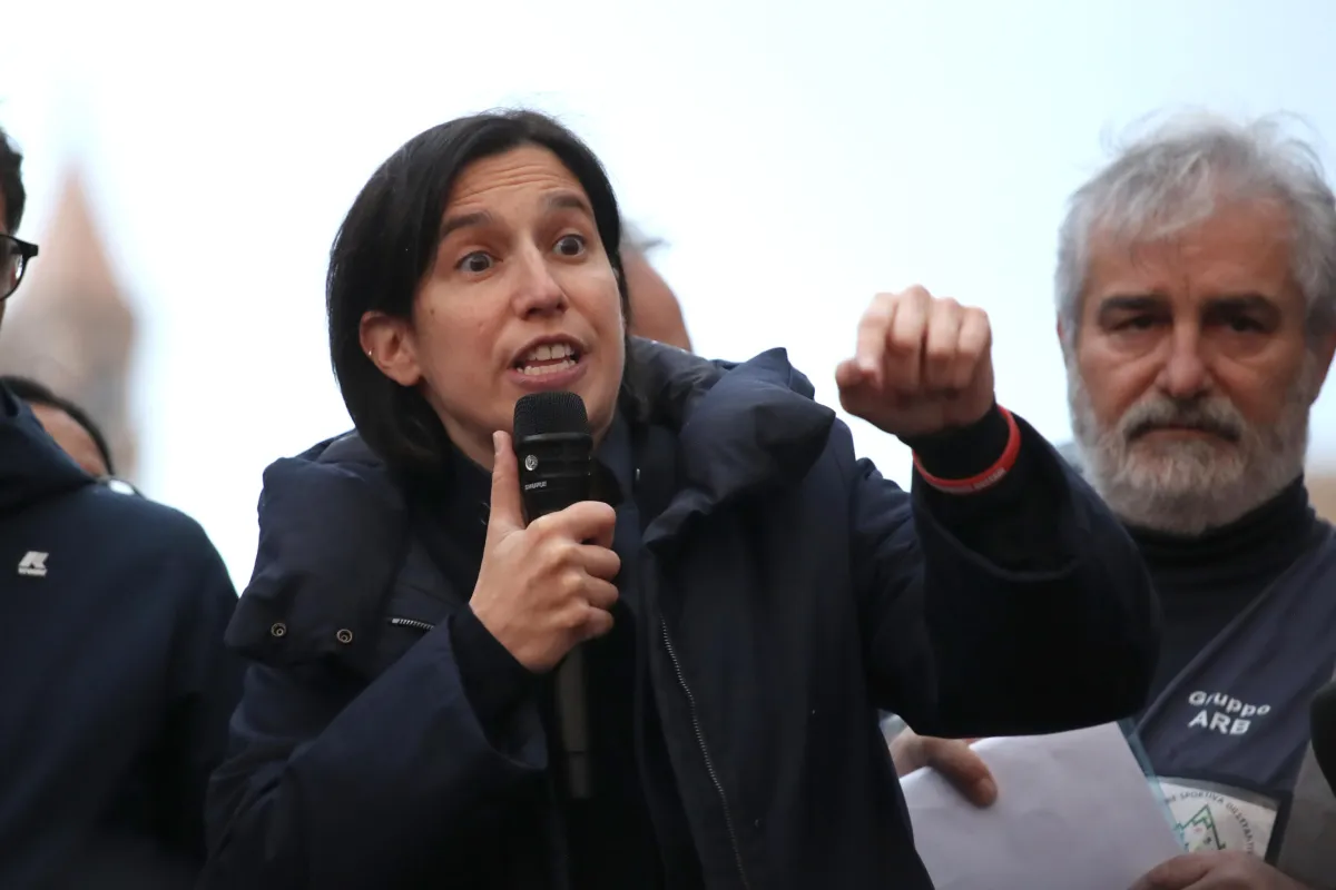 A Roma Sinagoga vandalizzata, ma il Pd pensa solo a esaltare Francesca Albanese: a sinistra rischio antisemitismo?