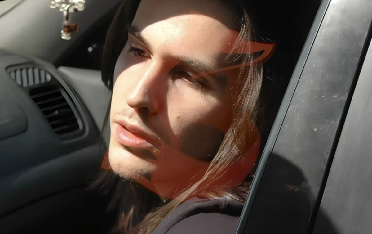 Garlasco, cosa mostrano le foto inedite di Andrea Sempio davanti alla villetta dei Poggi il 13 agosto 2007