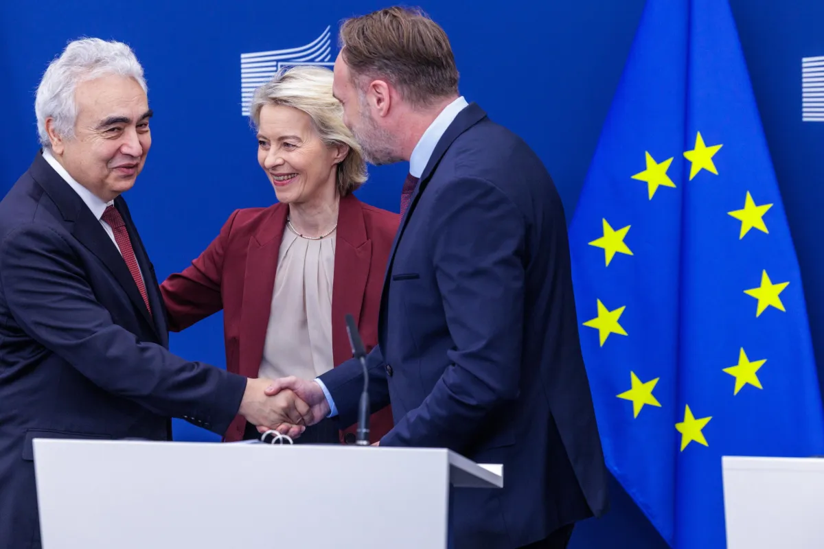 UE chiude rubinetti gas russo: la strategia di Bruxelles per lo stop graduale entro settembre 2027