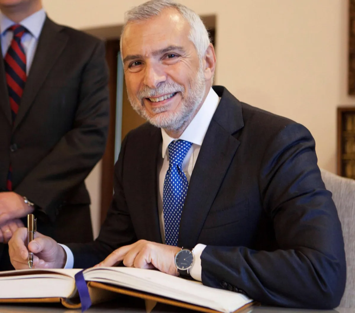 Chi è Stefano Sannino, l'ambasciatore che si ritrova nel caso giudiziario della Mogherini