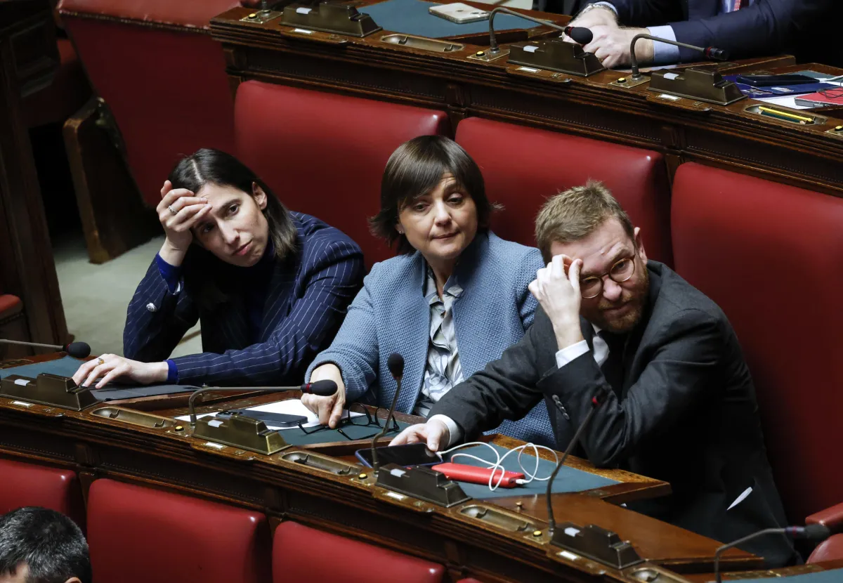 Caso Mogherini, il silenzio del Pd: oltre che nell'antisemitismo i dem rischiano di affogare nel giustizialismo?