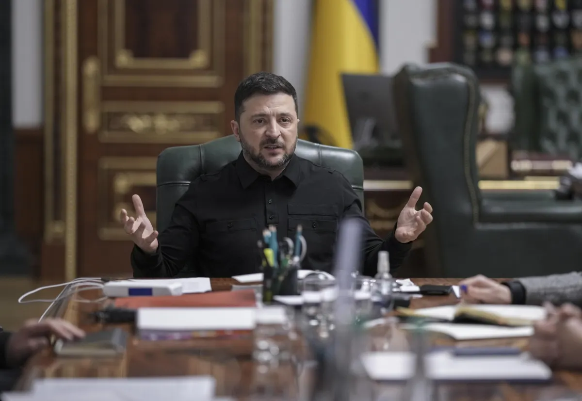 La scelta di Zelensky: seguire la linea di pace di Trump o affidarsi agli alleati europei